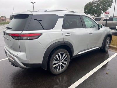 2022 Nissan Pathfinder Platinum