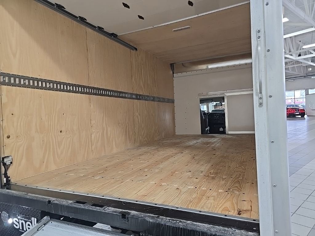 2025 GMC Savana Cutaway 3500 1WT