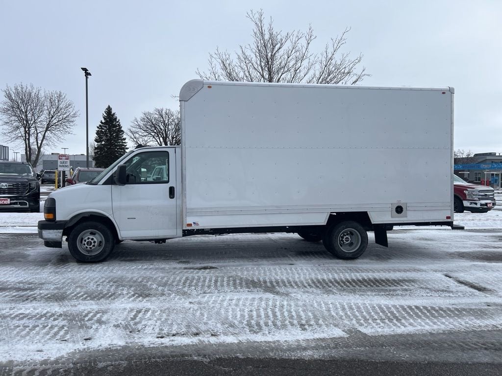 2025 GMC Savana Cutaway 3500 1WT