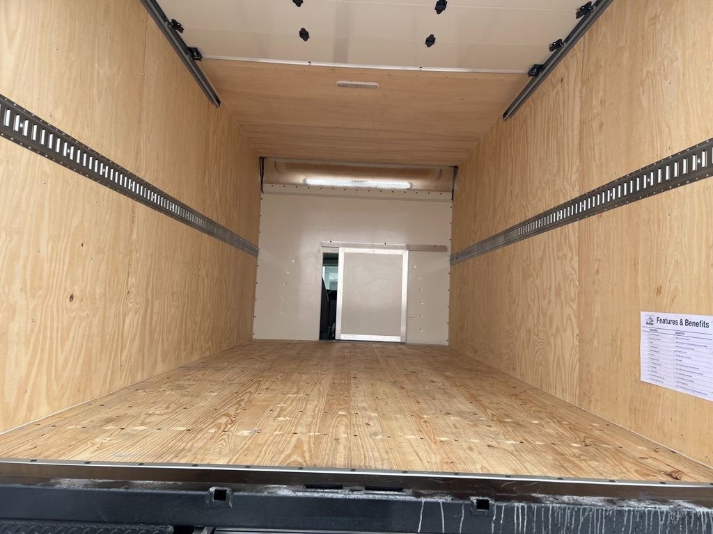 2025 GMC Savana Cutaway 3500 1WT