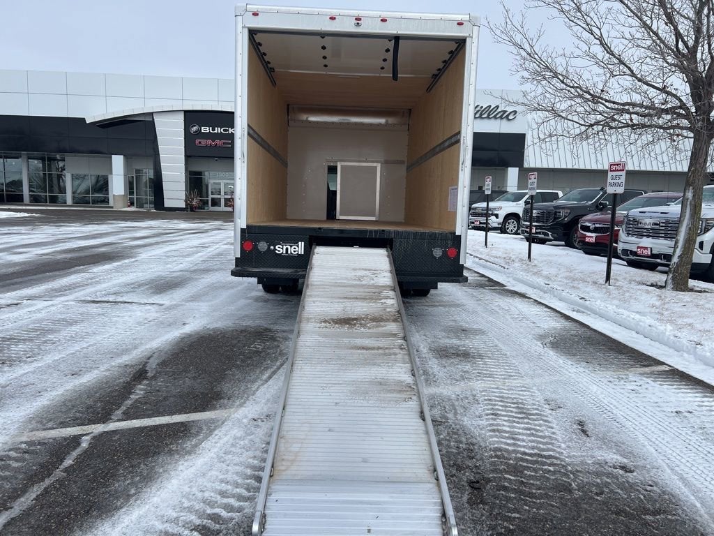 2025 GMC Savana Cutaway 3500 1WT