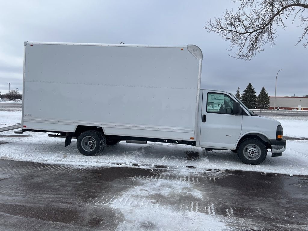 2025 GMC Savana Cutaway 3500 1WT