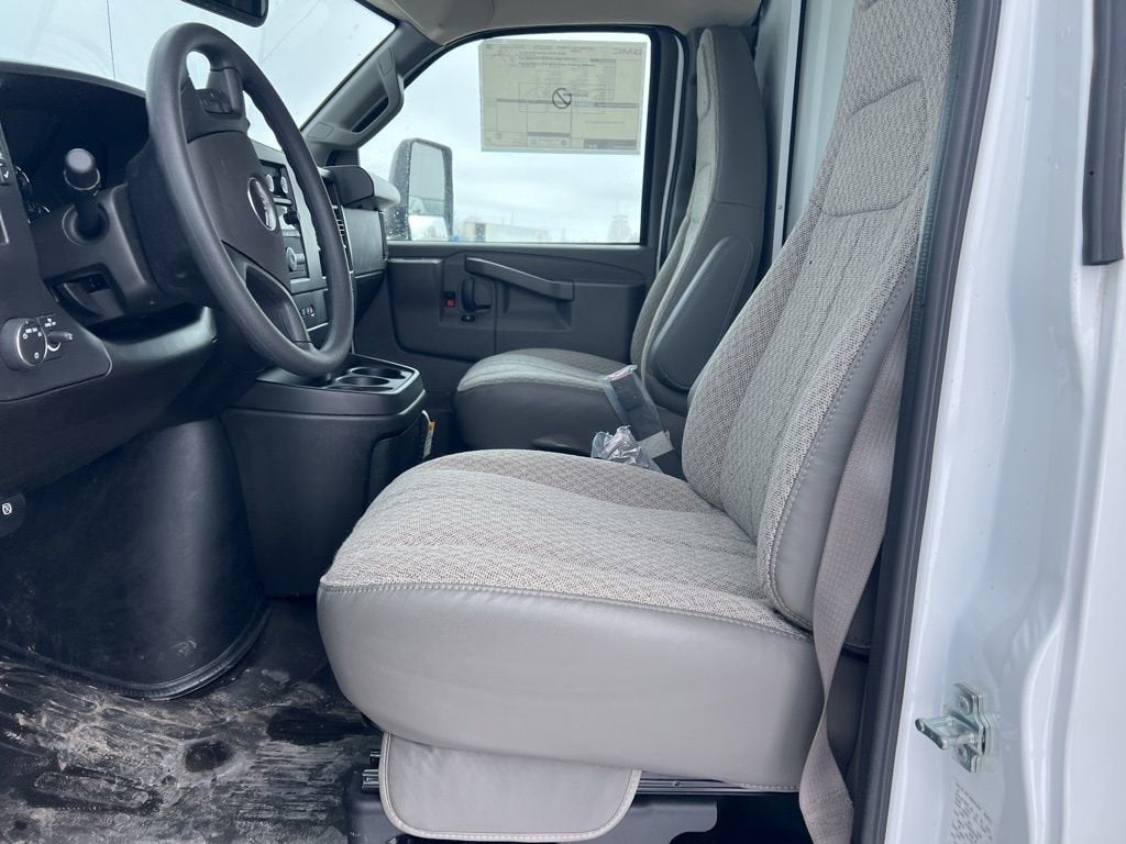 2025 GMC Savana Cutaway 3500 1WT